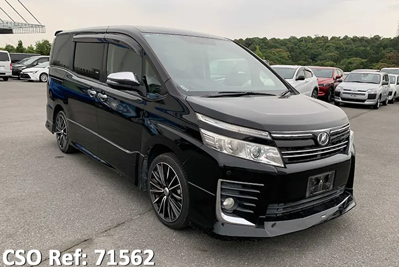 Toyota / Voxy 2015